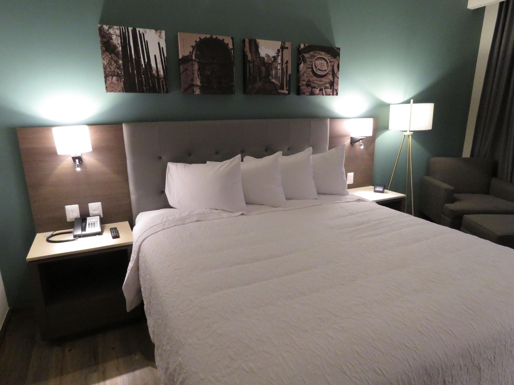 סלאיה Hampton Inn By Hilton Celaya מראה חיצוני תמונה