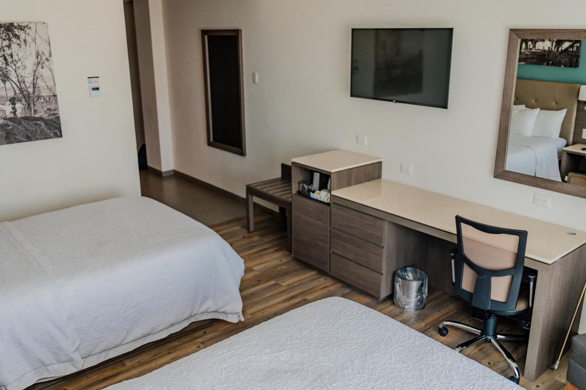 סלאיה Hampton Inn By Hilton Celaya מראה חיצוני תמונה