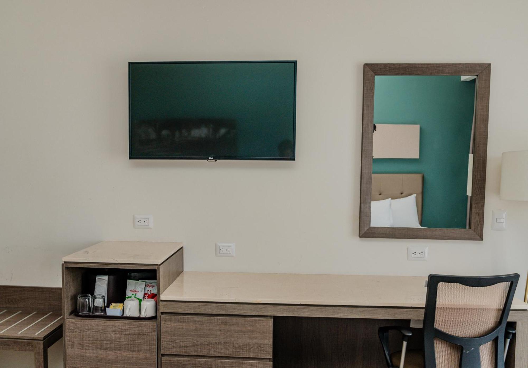 סלאיה Hampton Inn By Hilton Celaya מראה חיצוני תמונה